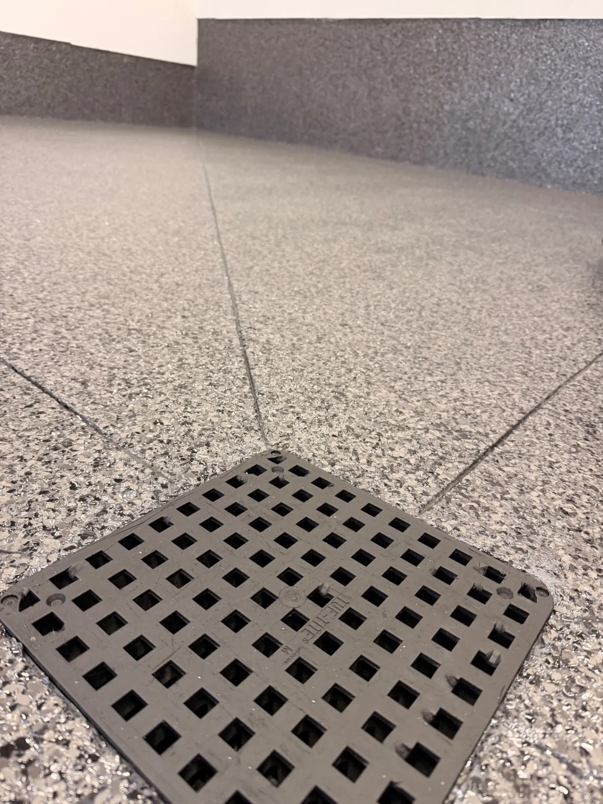 Darkside flake, square floor drain
