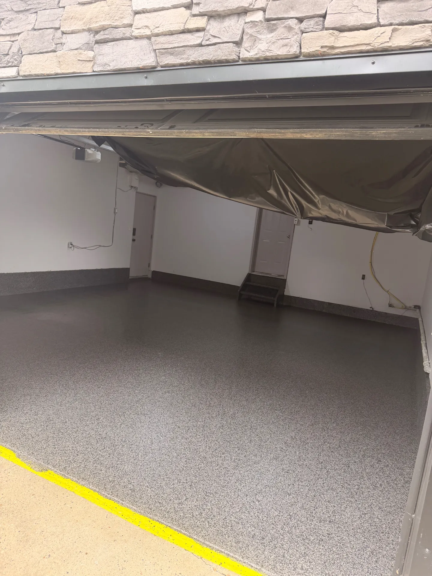 Darkside flake garage with coated steps and stem walls