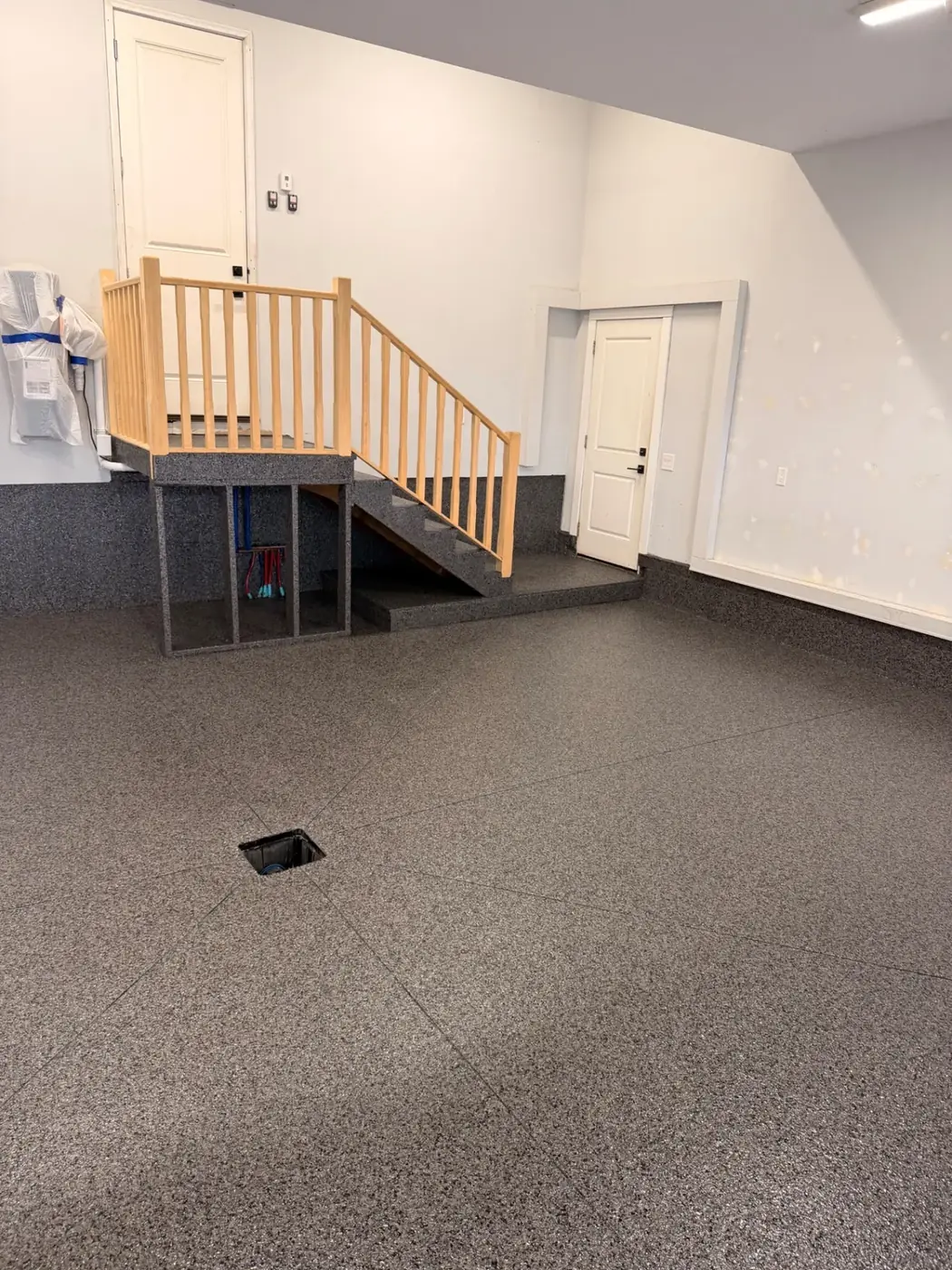 Darkside flake garage with coated stairs and drain