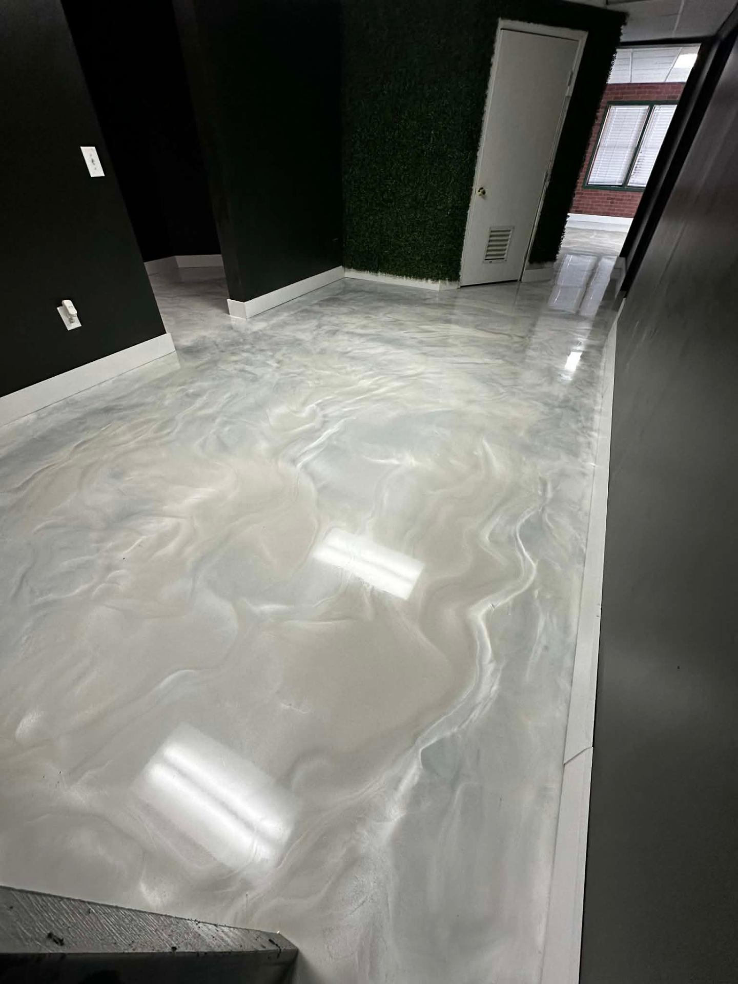 White pearl metallic epoxy floor